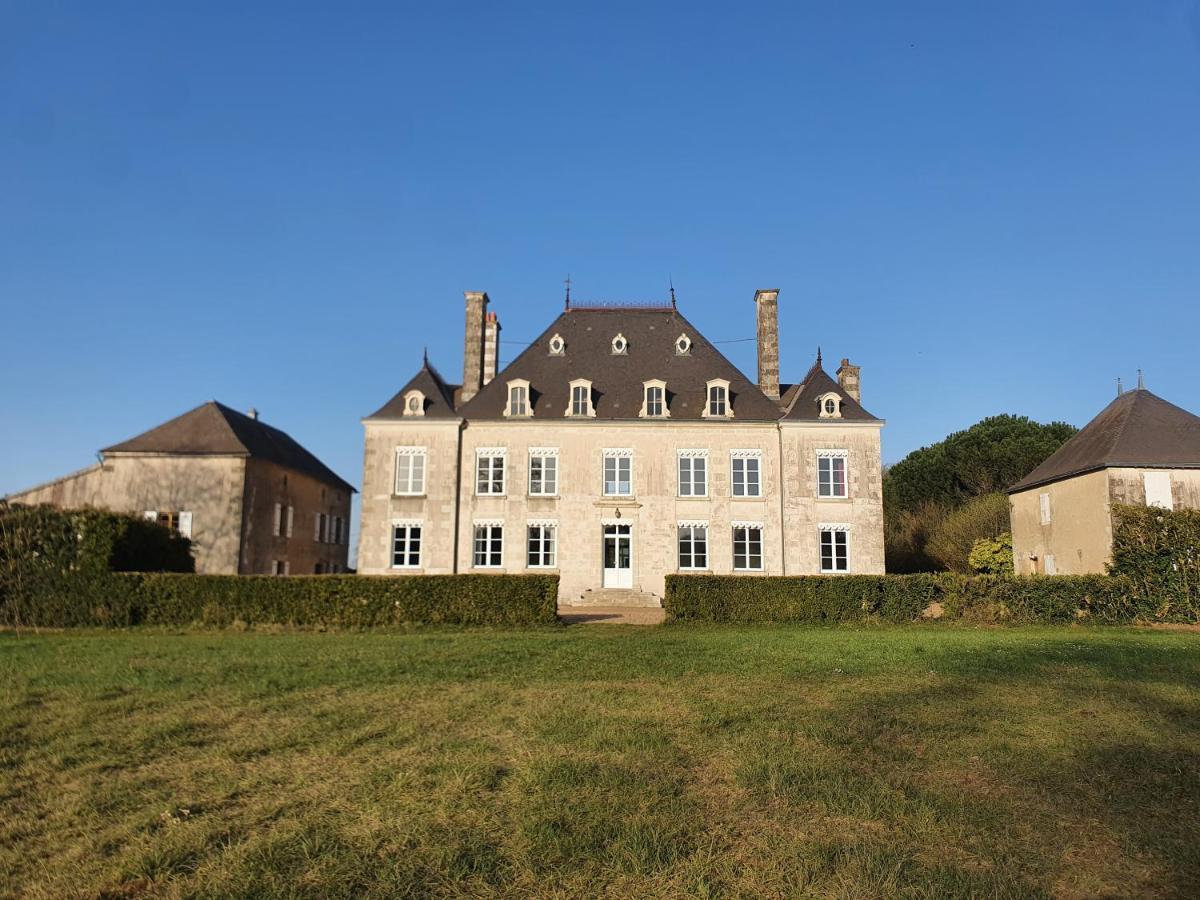 Domaine De La Briouse Bed & Breakfast Sanxay Exterior foto