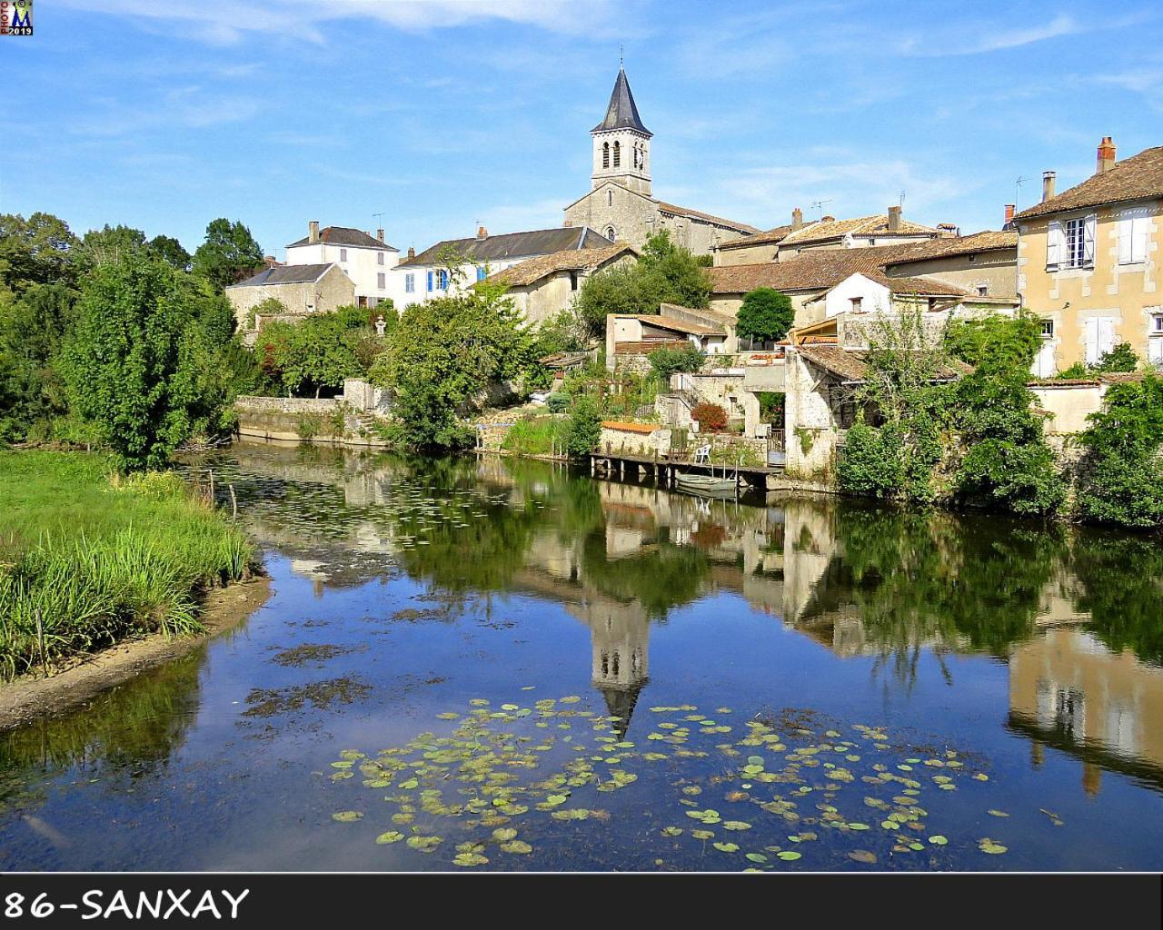 Domaine De La Briouse Bed & Breakfast Sanxay Exterior foto