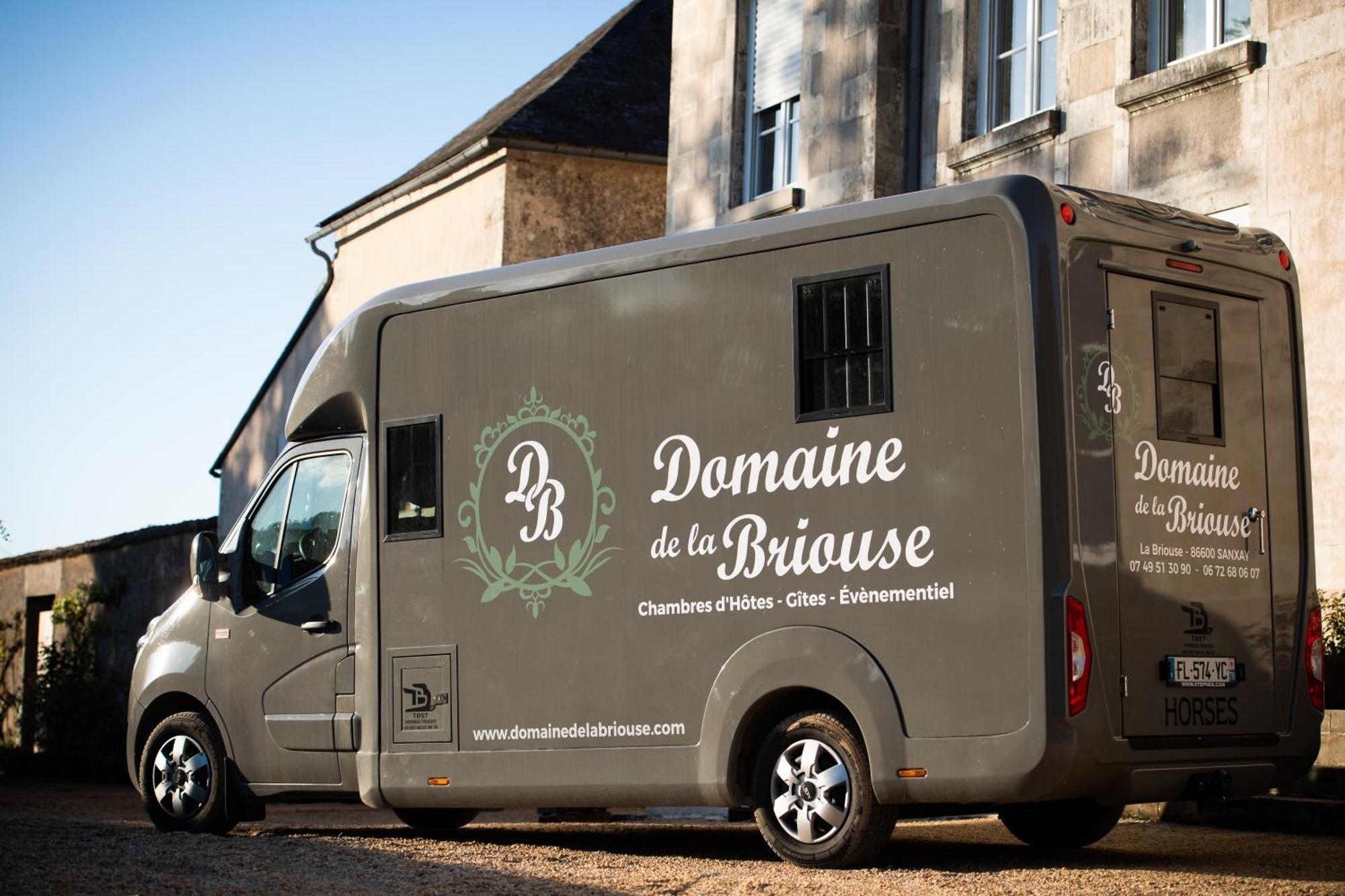 Domaine De La Briouse Bed & Breakfast Sanxay Exterior foto